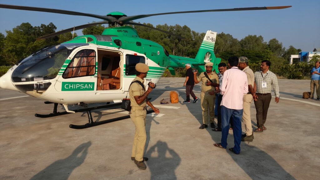 ಮಾಜಿ ಸಿಎಂ ಯಡಿಯೂರಪ್ಪ ಹೆಲಿಕಾಪ್ಟರ್ ಪರಿಶೀಲಿಸಿದ ಪೊಲೀಸರು