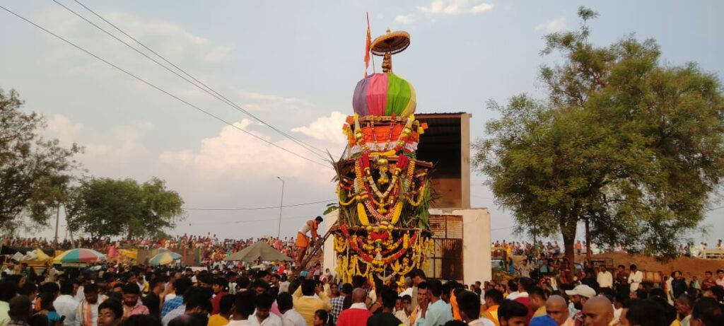 ಕಂಪ್ಲಿಯಲ್ಲಿ ಅದ್ಧೂರಿಯಾಗಿ ಜರುಗಿದ ಐತಿಹಾಸಿಕ ಸೋಮೇಶ್ವರ ರಥೋತ್ಸವ